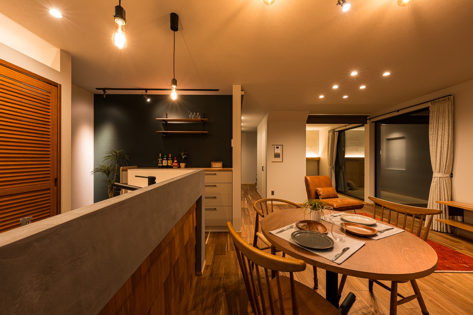 回遊動線が生み出すゆとり。暮らしの無駄を削ぎ落とした空間設計